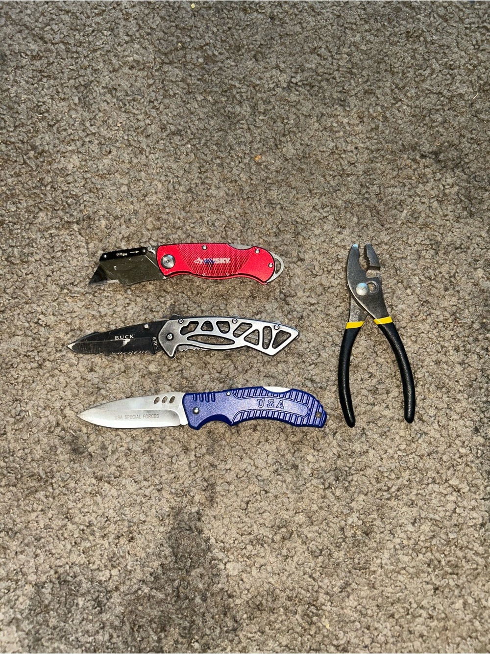 Lot of 4 Tools 2 Folding Knives 1 Box Cutter One Needle Nose Pliers Husky Buck